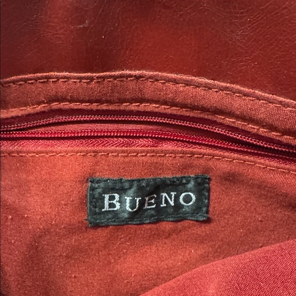 Elegant Red Leather Tote Bag - Picture 2 of 4